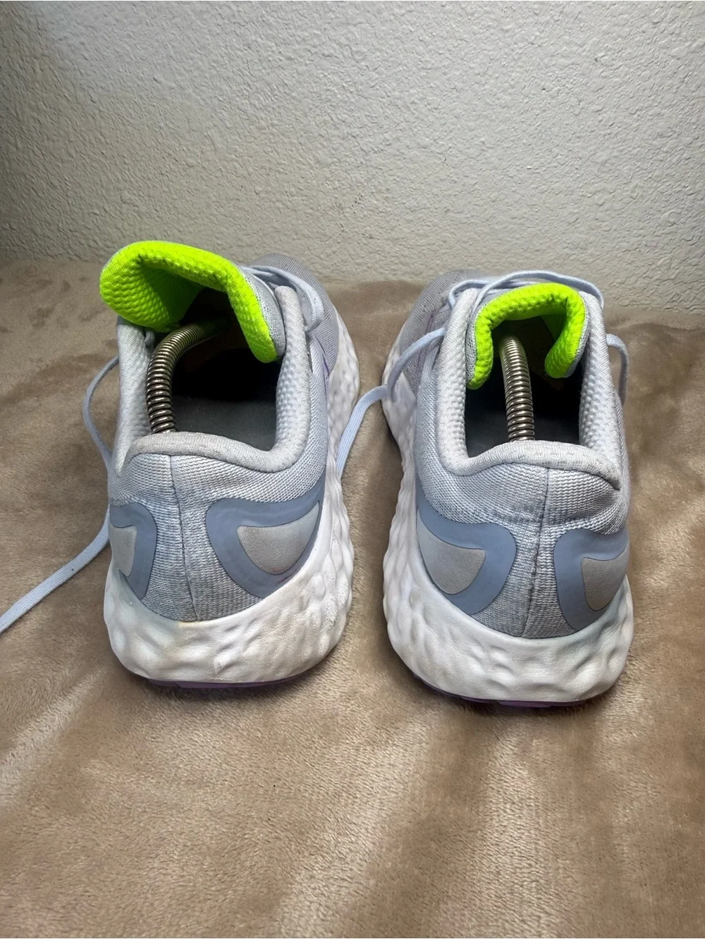 New Balance Women's Fresh Foam Evoz v2
